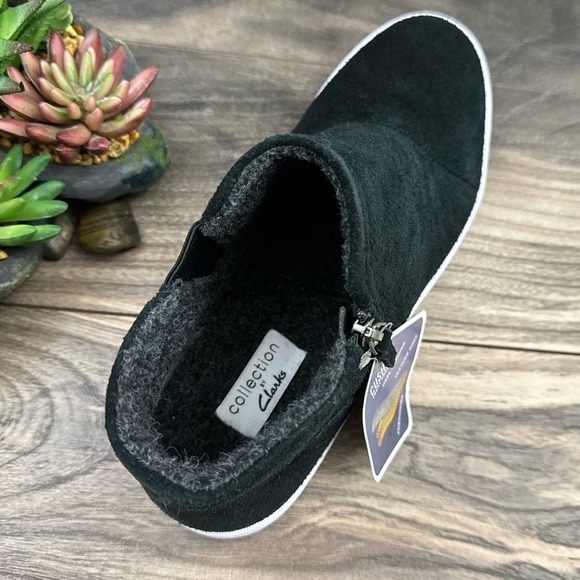 NIB Clarks Pawley Joy 9M Black Suede Slip On Comfort Sneakers Mid Top - Picture 8 of 11